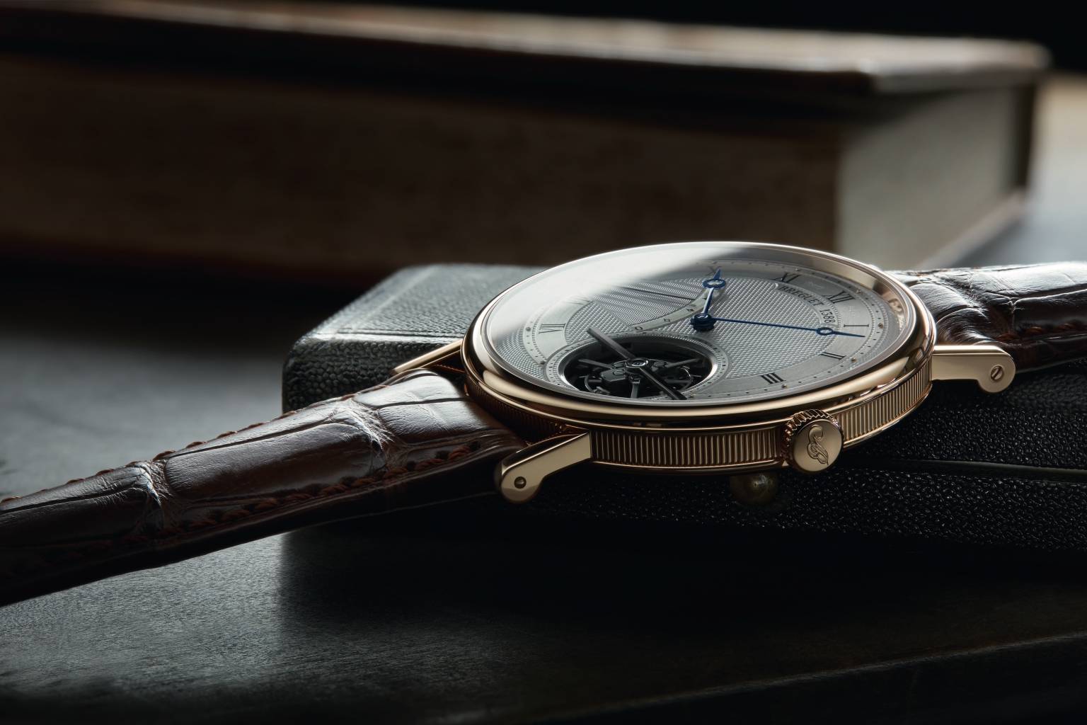 Classique Tourbillon Extra Plat Automatique 5377 01