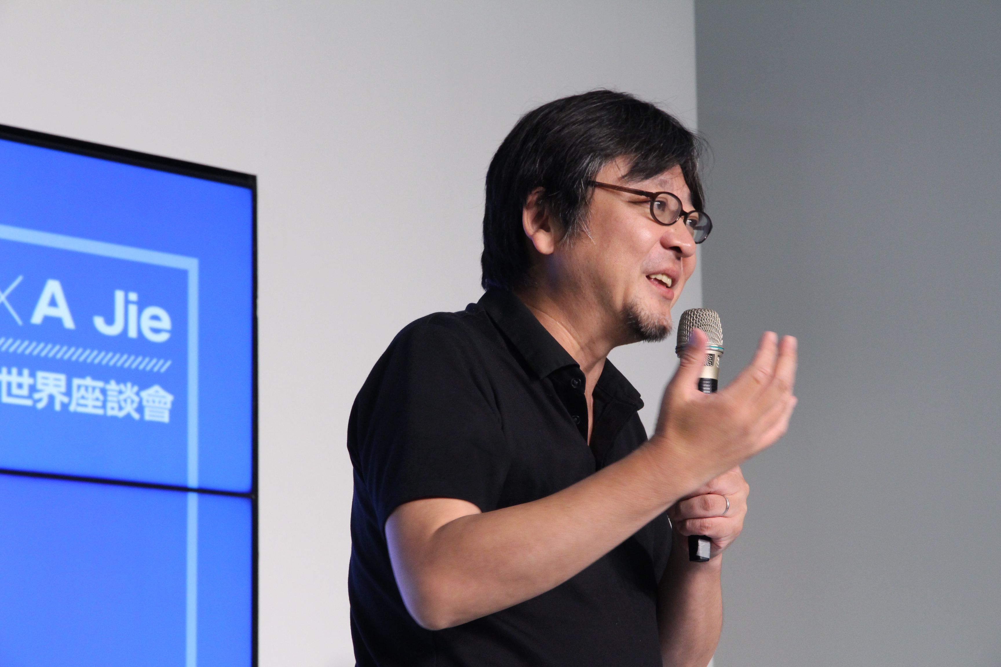 為宣傳即將上映的電影《未來的未來》,日本知名動畫導演細田守也受邀出席開幕式。