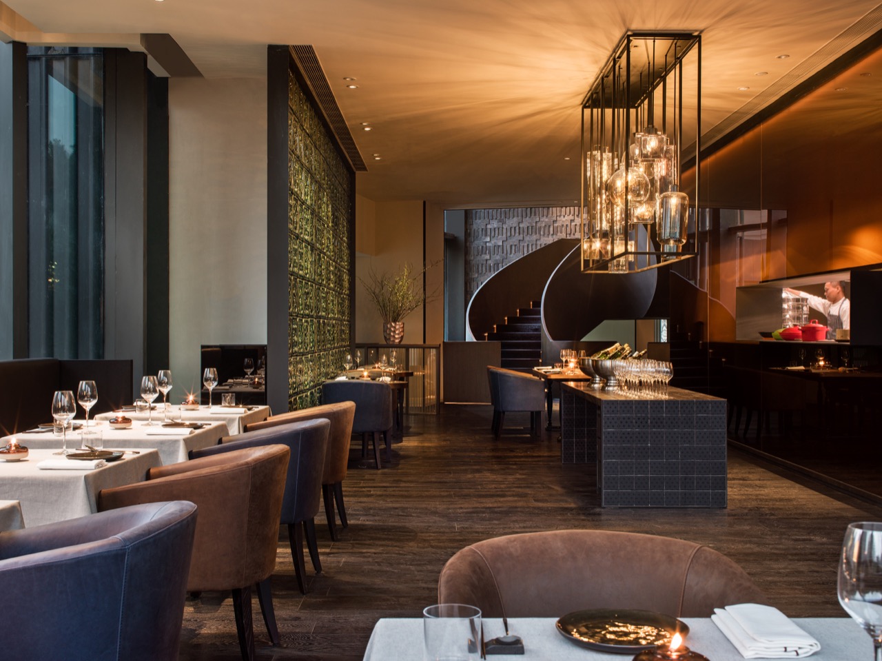 Sui Tang Li Contemporary Chinese Restaurant With People