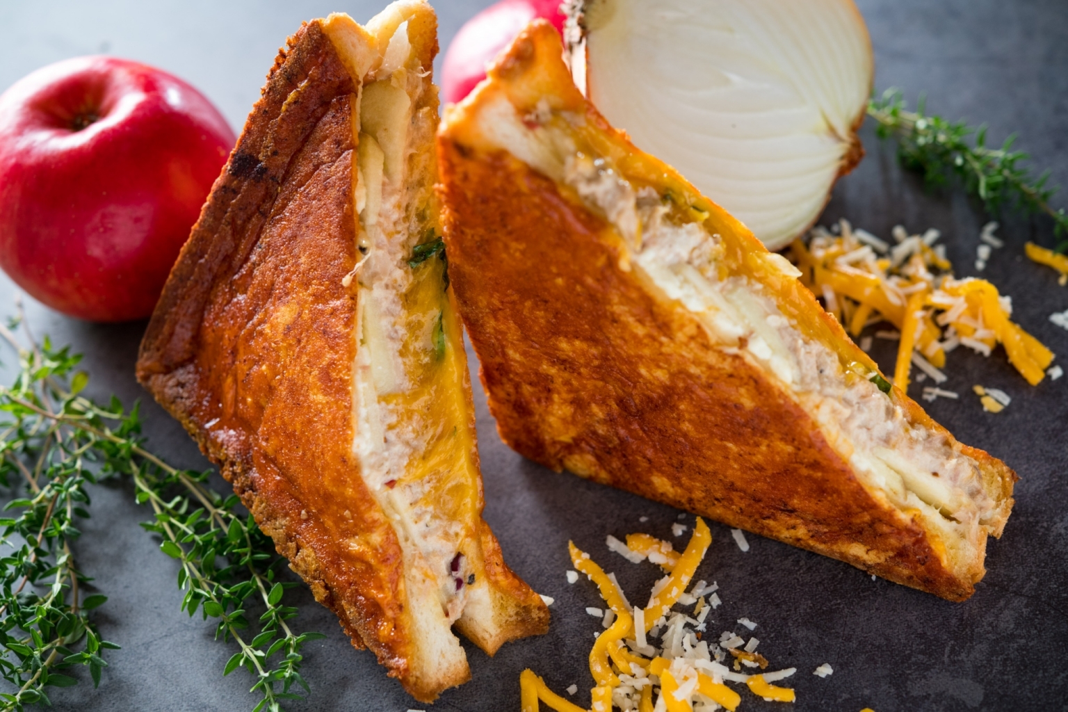 ”inside Out“ Tuna Melt Cheese 脆皮雙層起司鮪魚帕尼尼