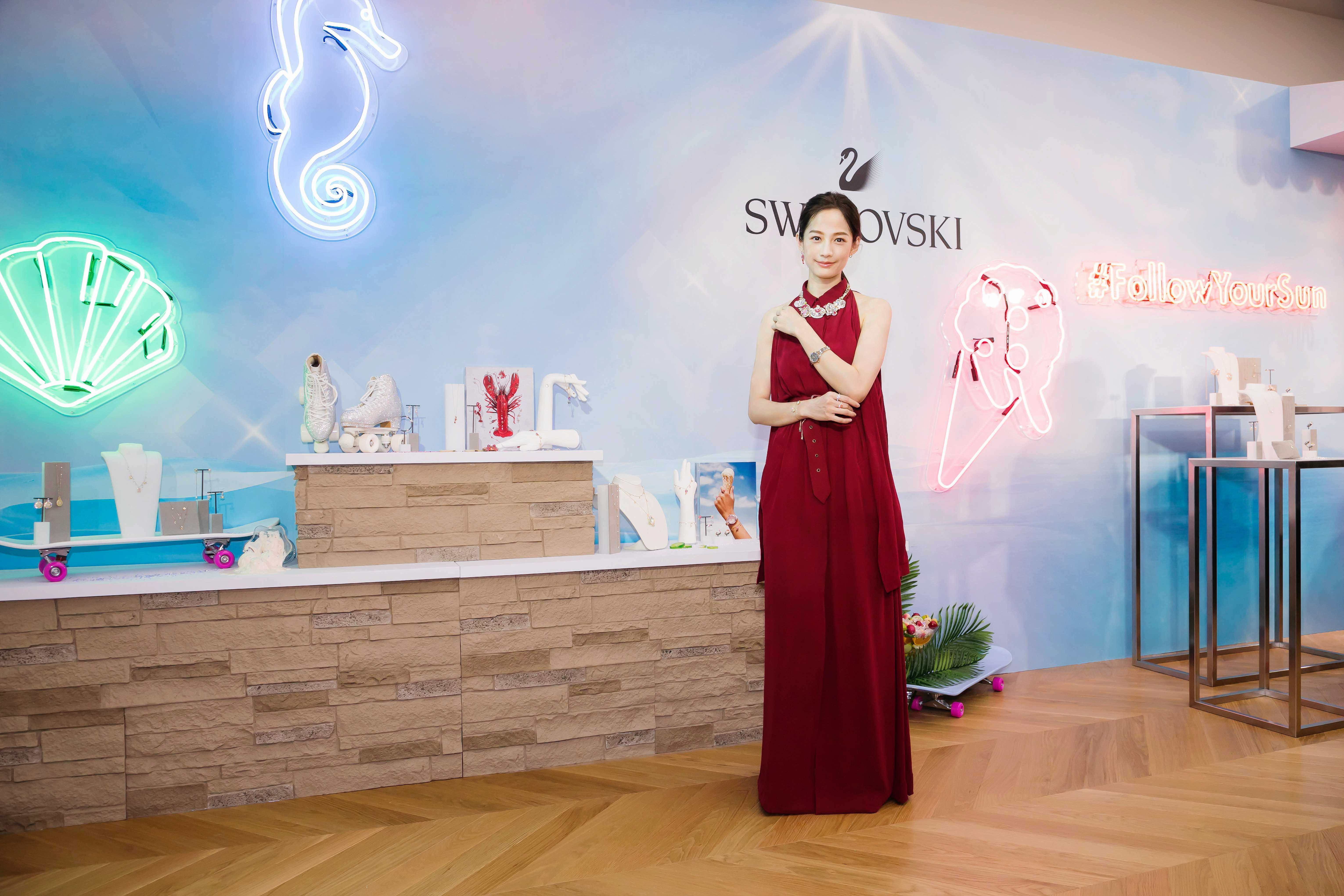 全方位氣質女神簡嫚書穿著salvatore Ferragamo禮服演繹施華洛世奇全新sunshine Collection