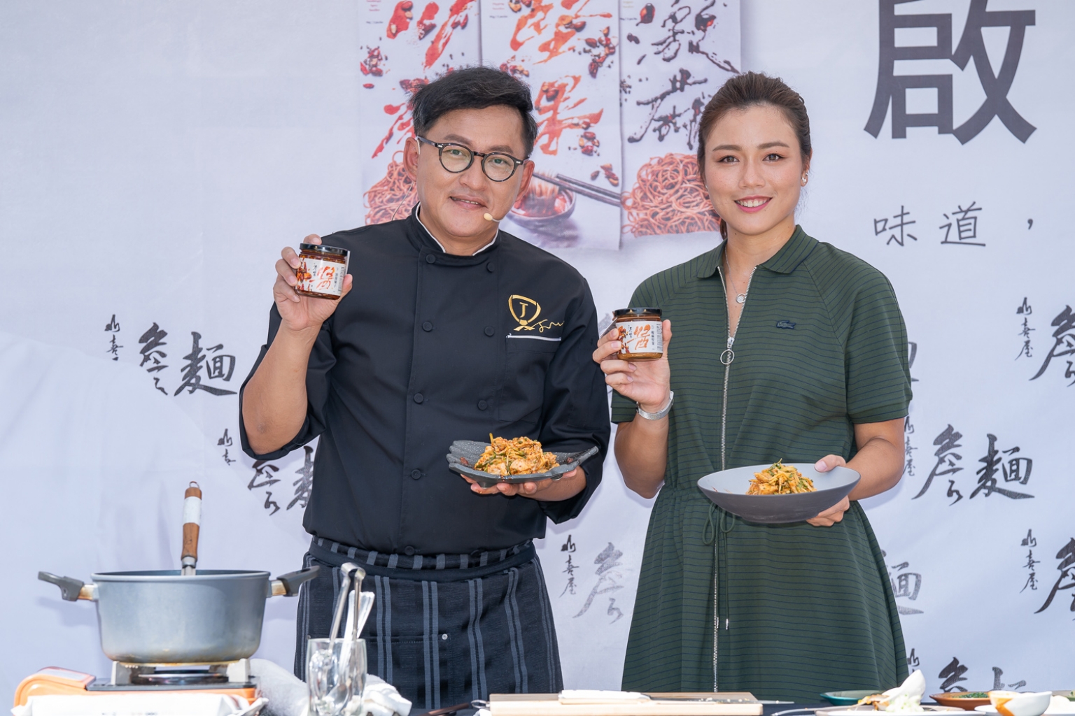 左起詹姆士、詹詠然(1)